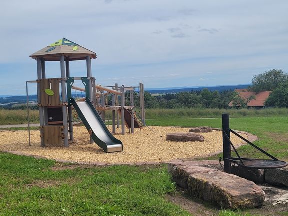 Grillstelle und Spielplatz Beuren